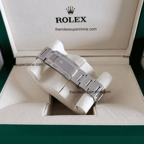 Rolex Oyster Perpetual 11 Super Clone Stainless Steel Silver Dial 3230 Swiss Movement Replica Watch Ref-124300